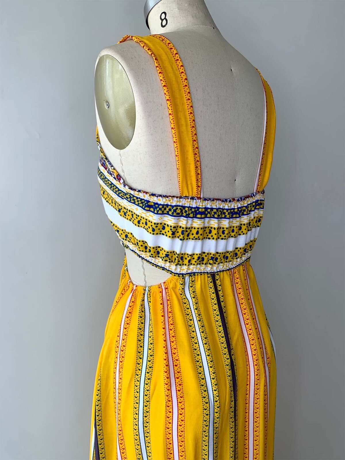 Vestido cut out con guarda estampada - Imagen 9