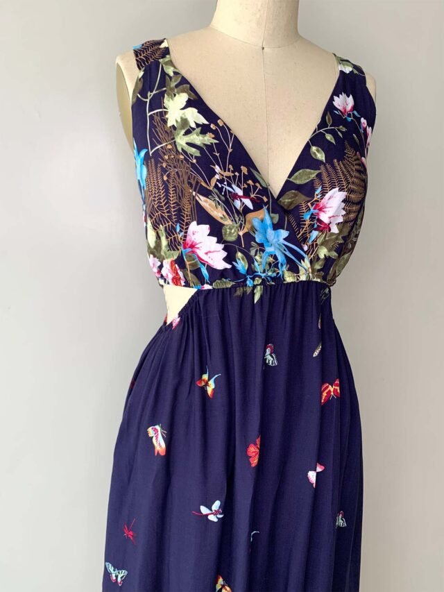 Vestido cut out con guarda estampada - Imagen 4